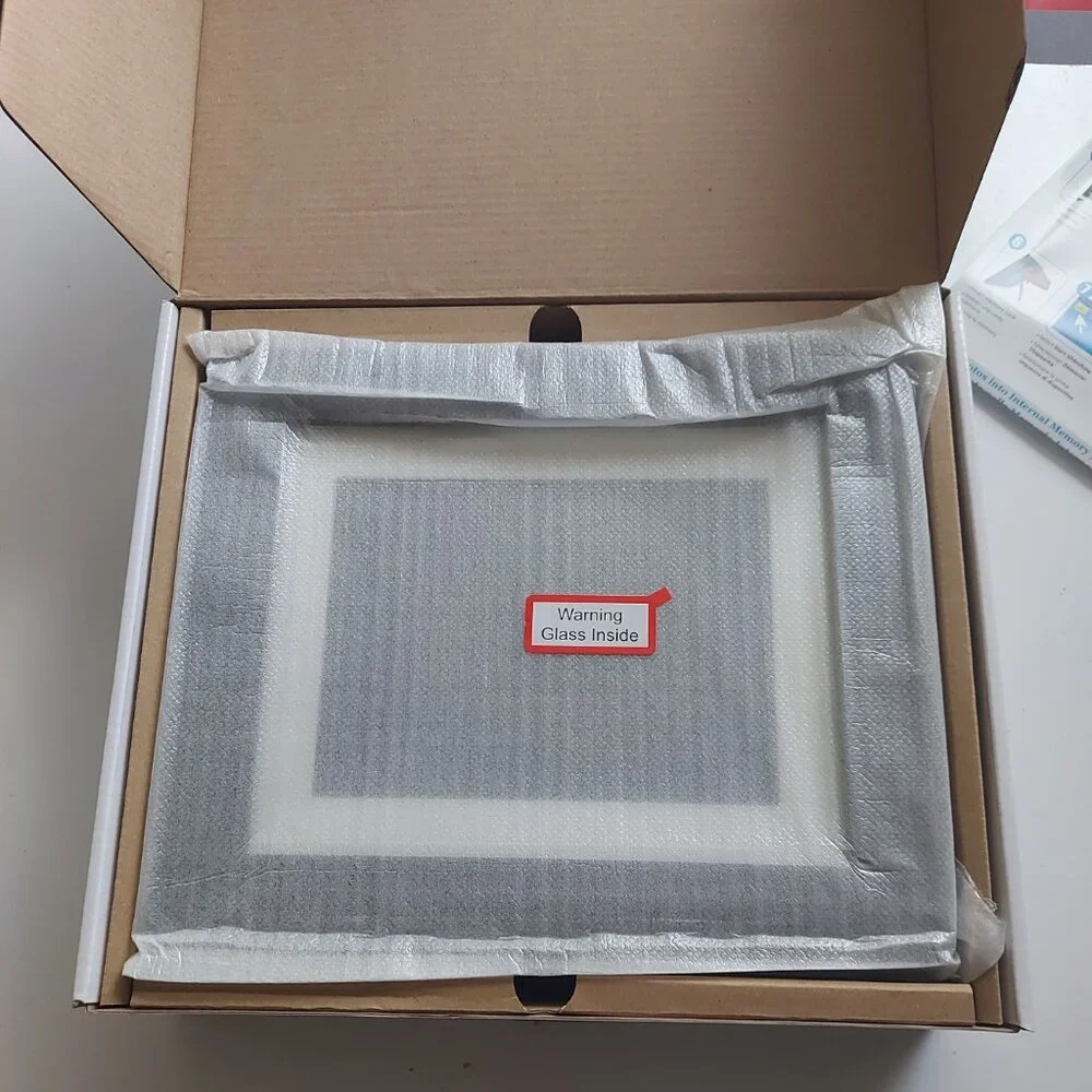 8" LED Digital Photo Frame - Picture 3 of 10